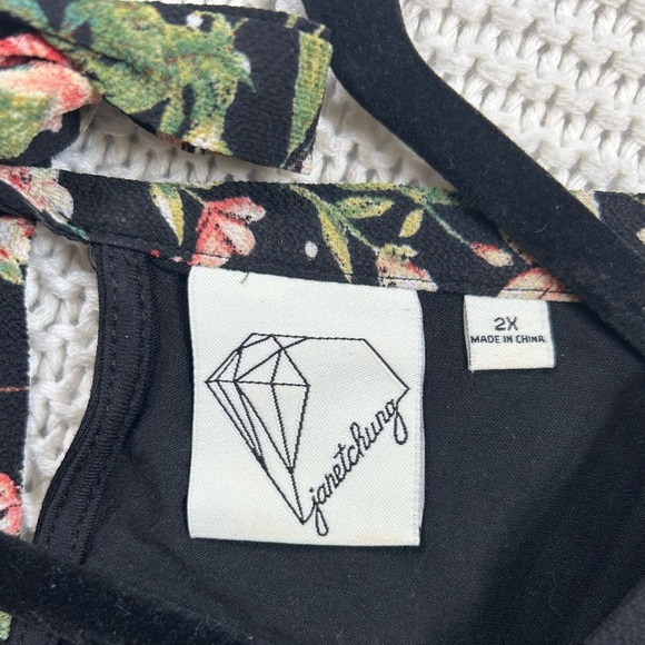 Janet Chung Black Floral Sleeveless Top with in the Back. Size 2X - Picture 3 of 8